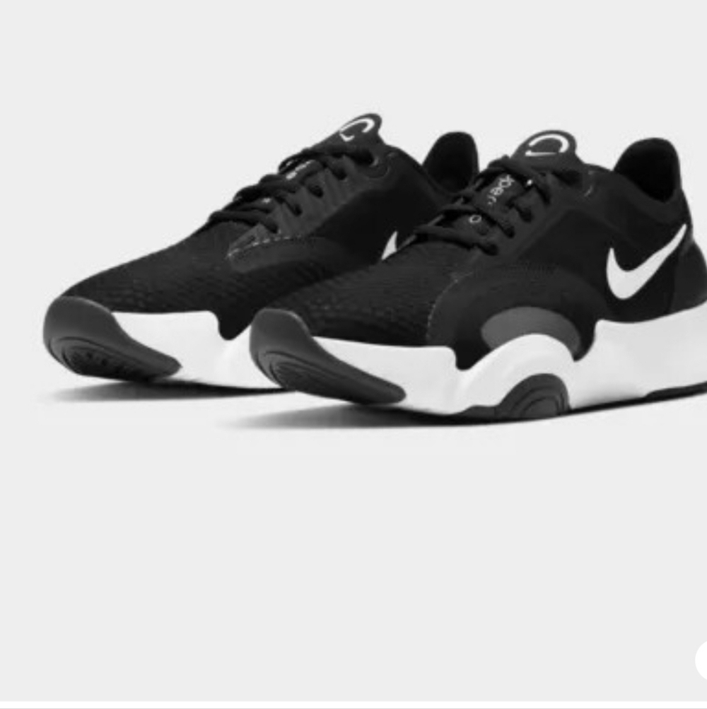 Nike Black and White Women's Sneakers